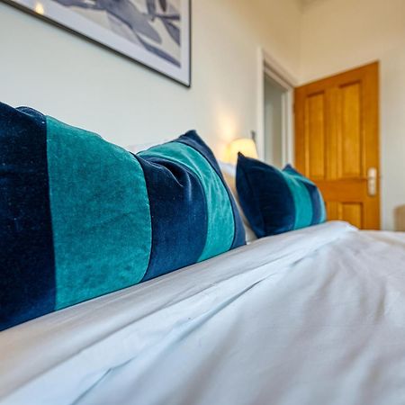 2 Bed Stunning Chic Modern Spacious Apt, Ocean Village, Southampton - Plenty Of Parking - By Blue Puffin Stays Eksteriør billede