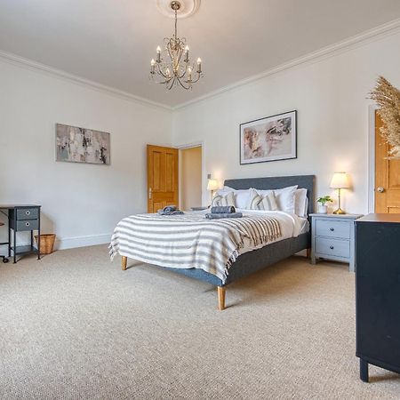 2 Bed Stunning Chic Modern Spacious Apt, Ocean Village, Southampton - Plenty Of Parking - By Blue Puffin Stays Eksteriør billede