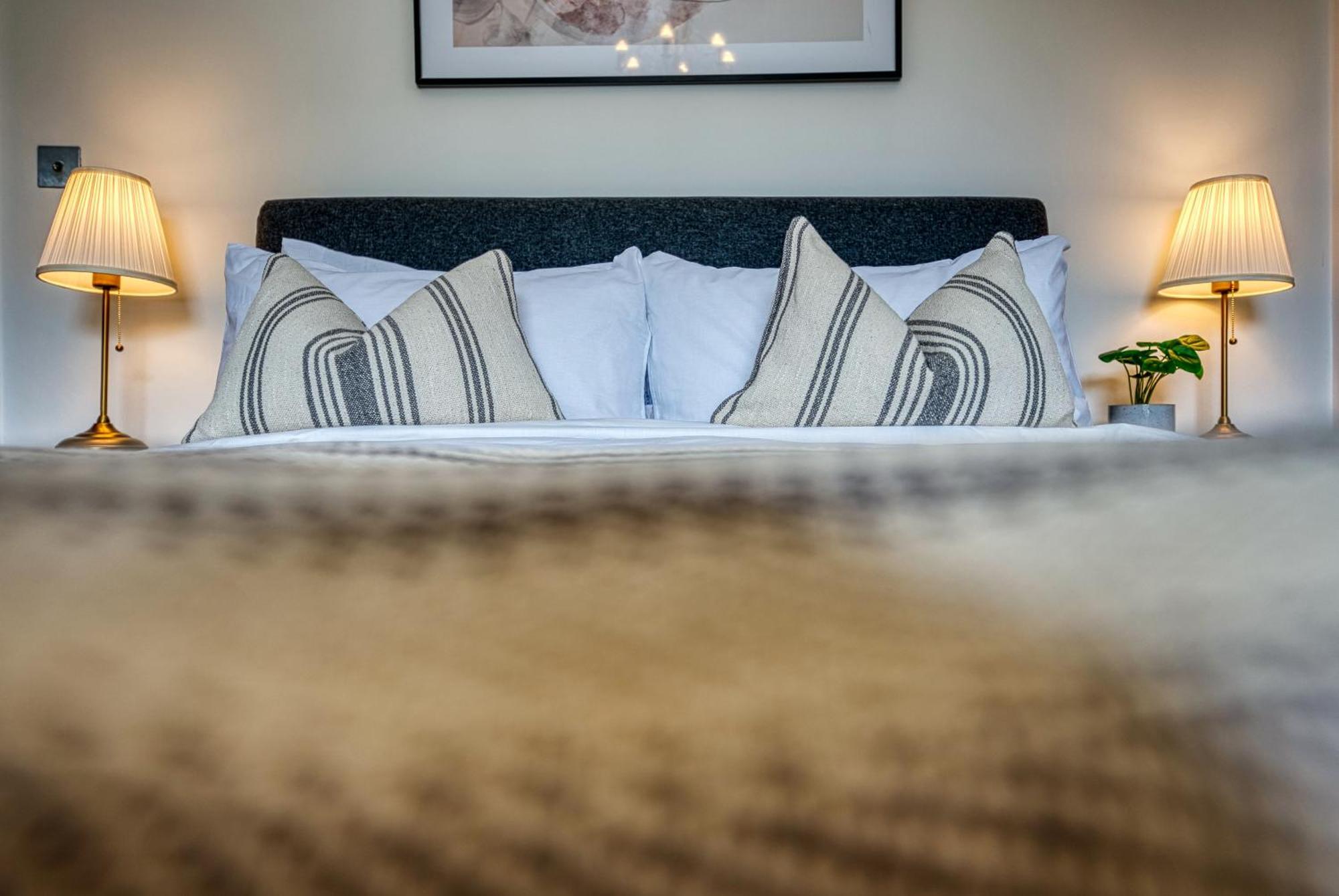 2 Bed Stunning Chic Modern Spacious Apt, Ocean Village, Southampton - Plenty Of Parking - By Blue Puffin Stays Eksteriør billede