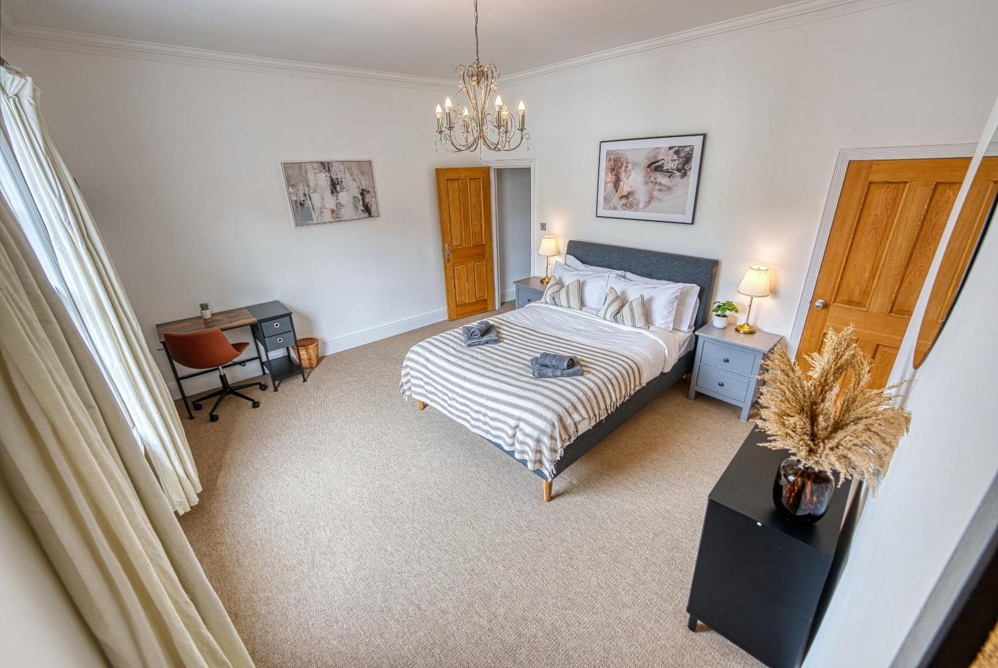 2 Bed Stunning Chic Modern Spacious Apt, Ocean Village, Southampton - Plenty Of Parking - By Blue Puffin Stays Eksteriør billede