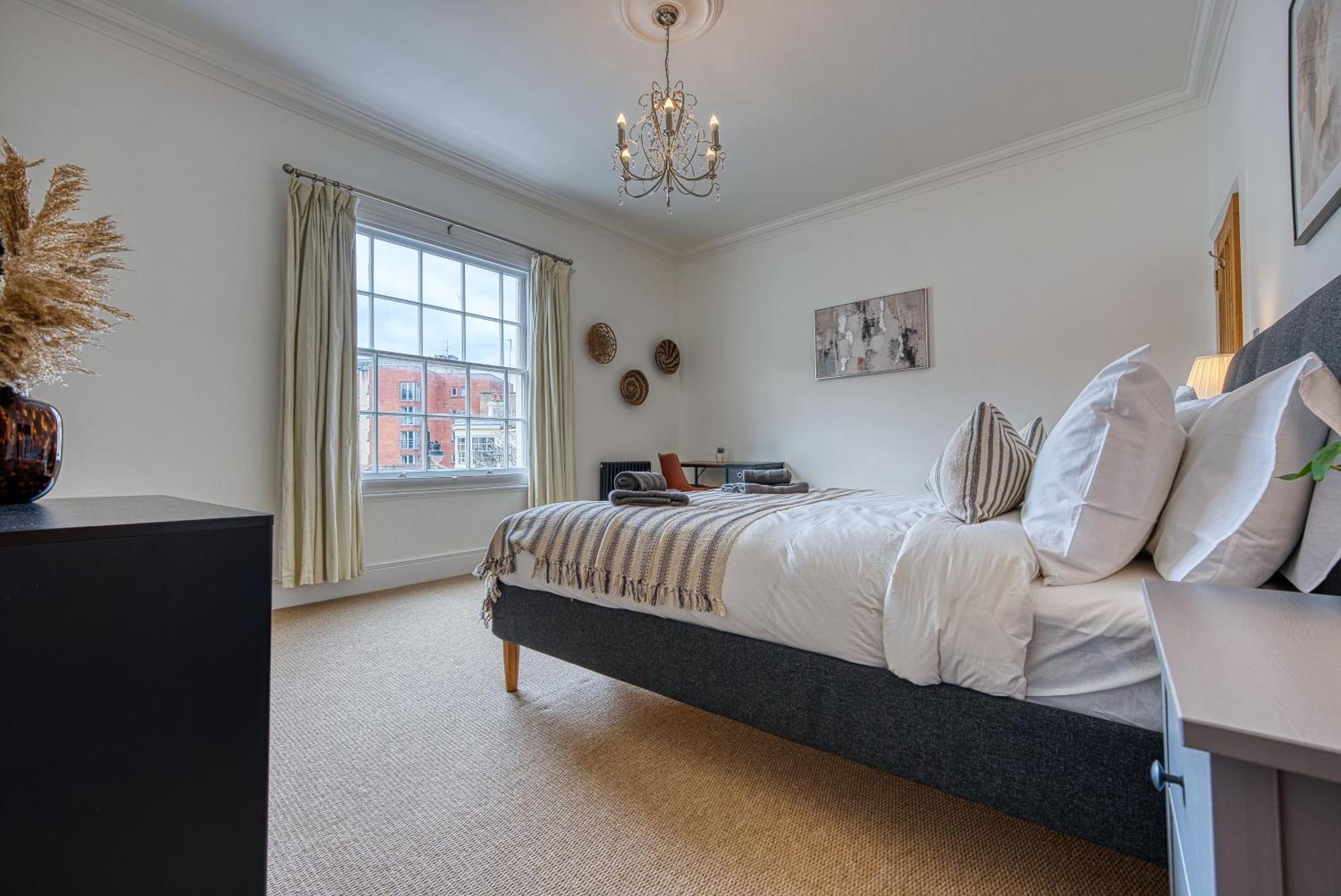 2 Bed Stunning Chic Modern Spacious Apt, Ocean Village, Southampton - Plenty Of Parking - By Blue Puffin Stays Eksteriør billede