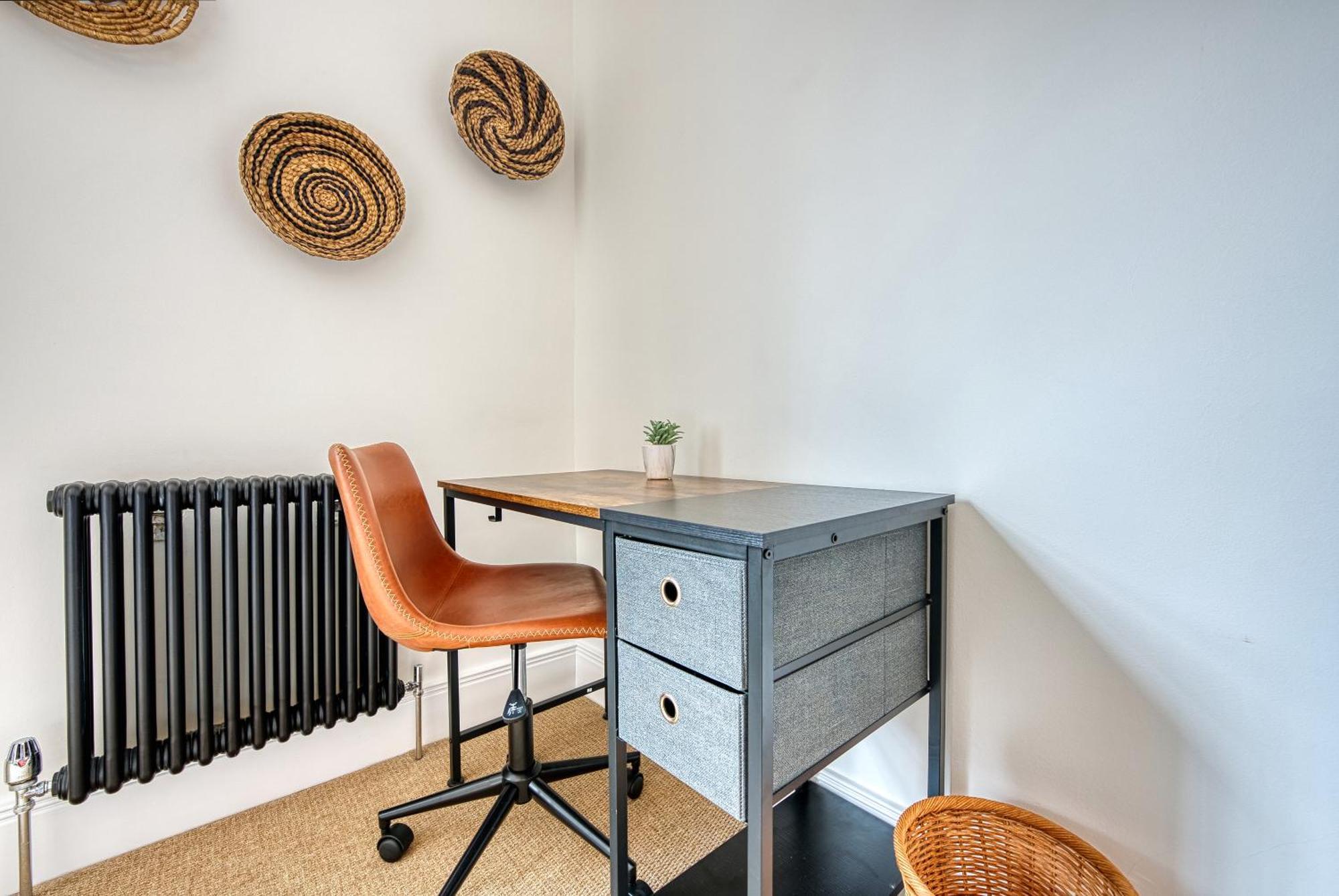 2 Bed Stunning Chic Modern Spacious Apt, Ocean Village, Southampton - Plenty Of Parking - By Blue Puffin Stays Eksteriør billede