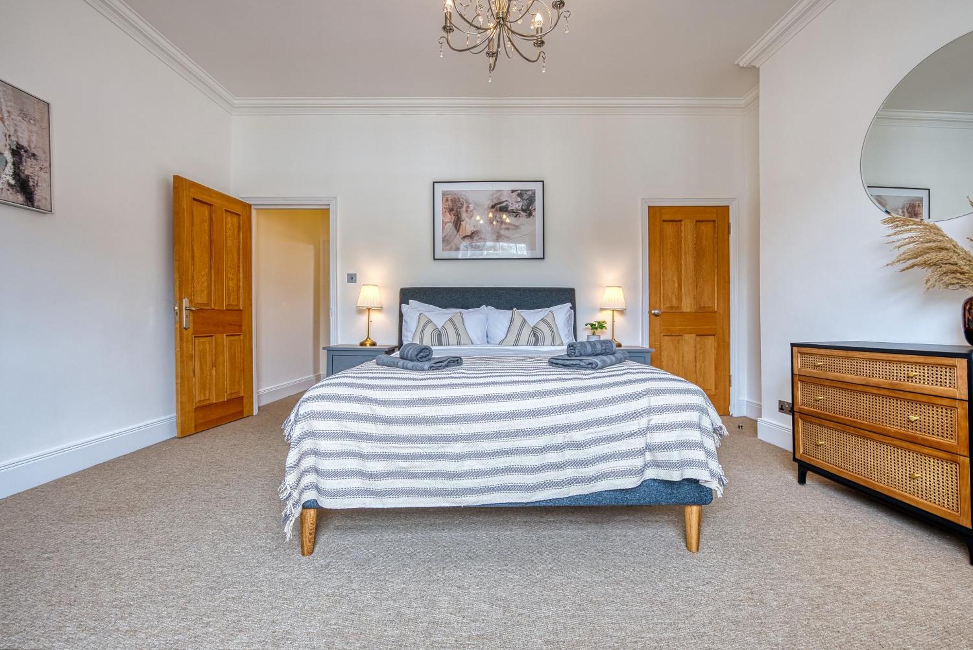 2 Bed Stunning Chic Modern Spacious Apt, Ocean Village, Southampton - Plenty Of Parking - By Blue Puffin Stays Eksteriør billede