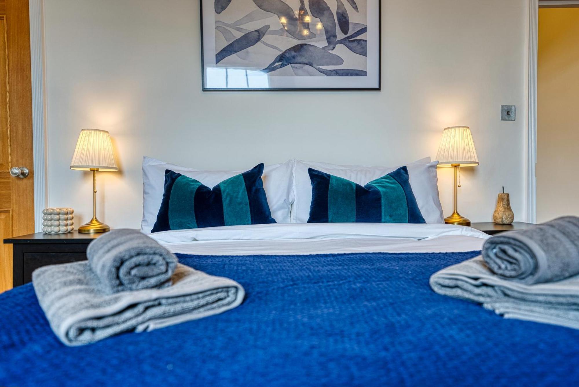 2 Bed Stunning Chic Modern Spacious Apt, Ocean Village, Southampton - Plenty Of Parking - By Blue Puffin Stays Eksteriør billede