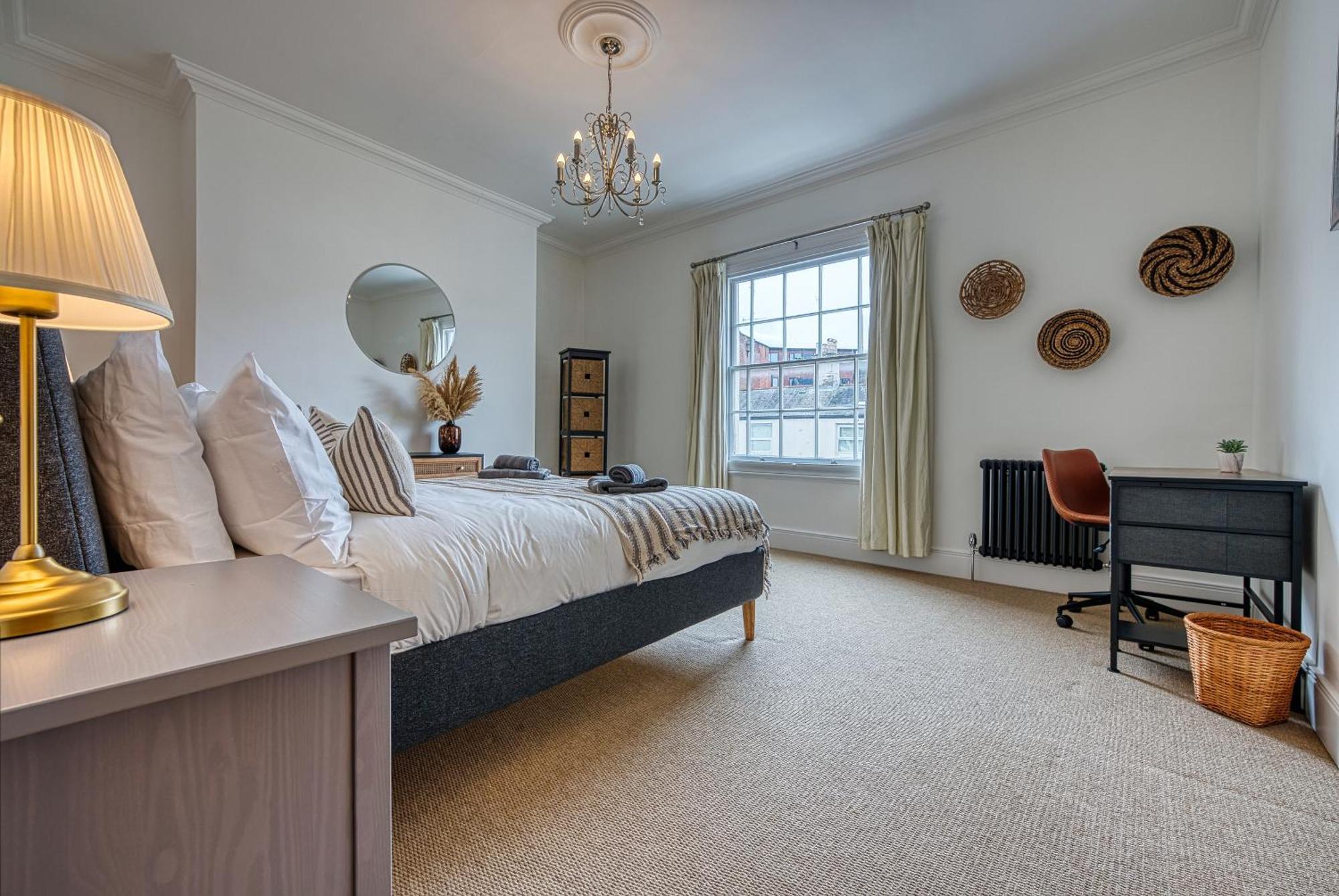 2 Bed Stunning Chic Modern Spacious Apt, Ocean Village, Southampton - Plenty Of Parking - By Blue Puffin Stays Eksteriør billede