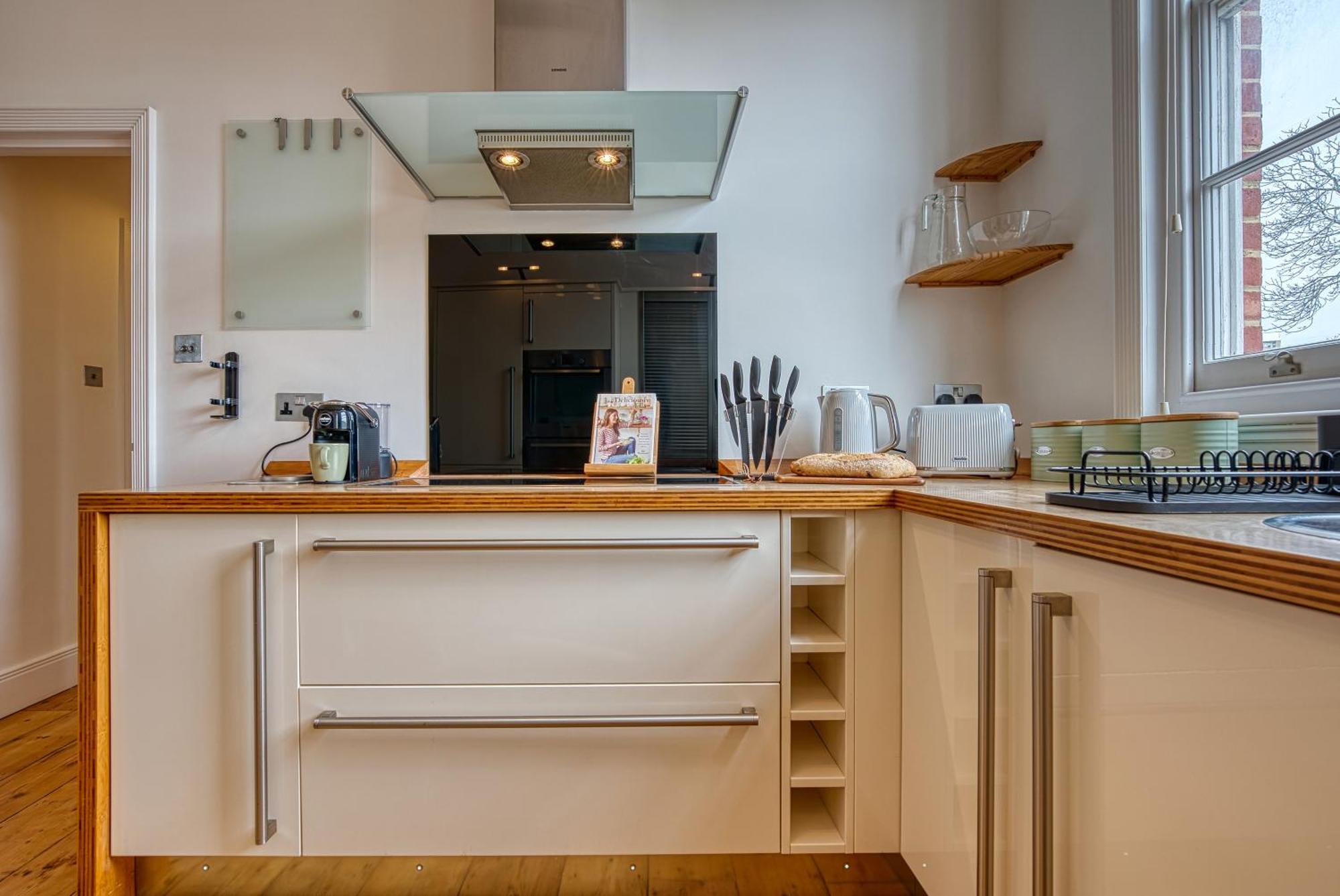 2 Bed Stunning Chic Modern Spacious Apt, Ocean Village, Southampton - Plenty Of Parking - By Blue Puffin Stays Eksteriør billede