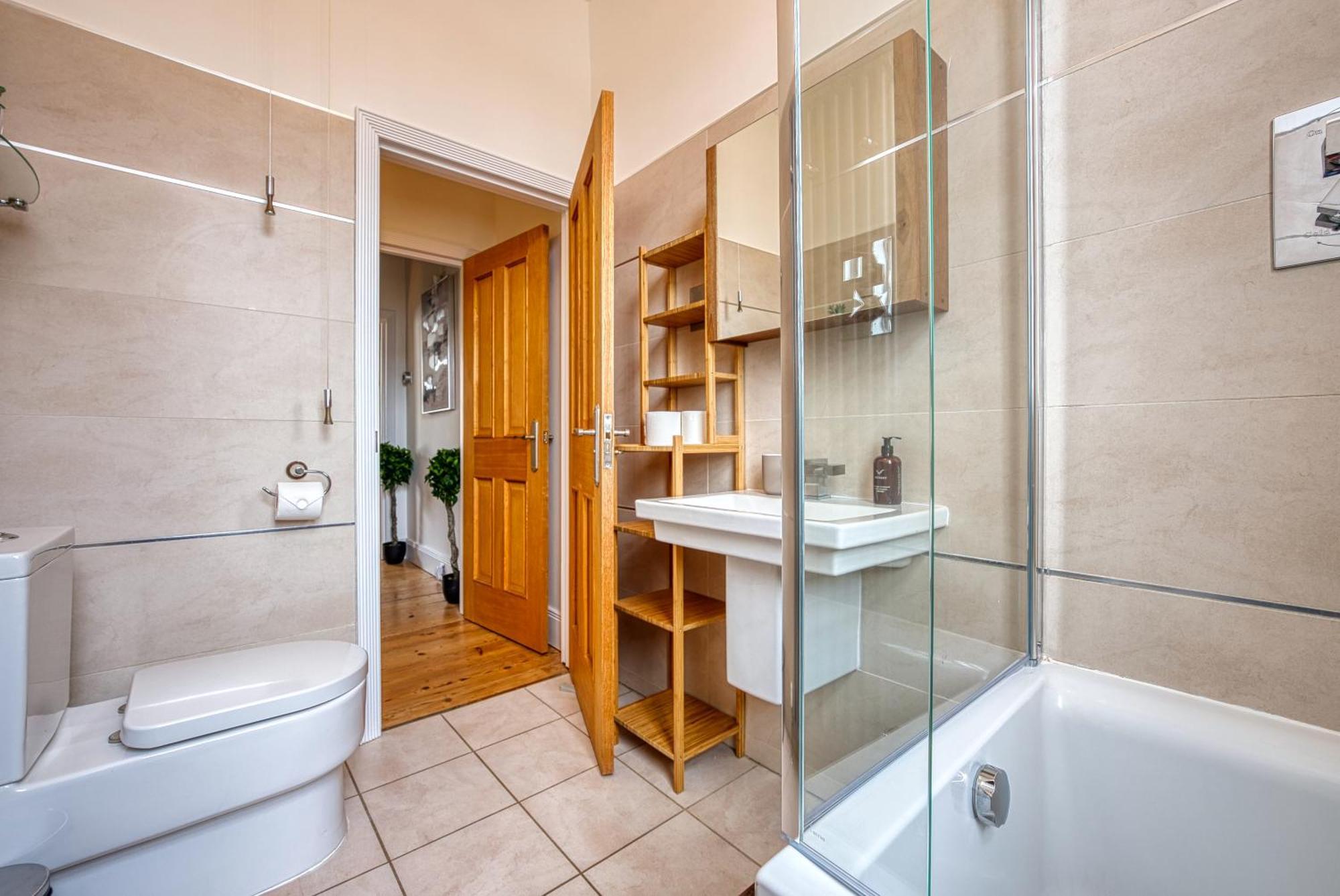 2 Bed Stunning Chic Modern Spacious Apt, Ocean Village, Southampton - Plenty Of Parking - By Blue Puffin Stays Eksteriør billede