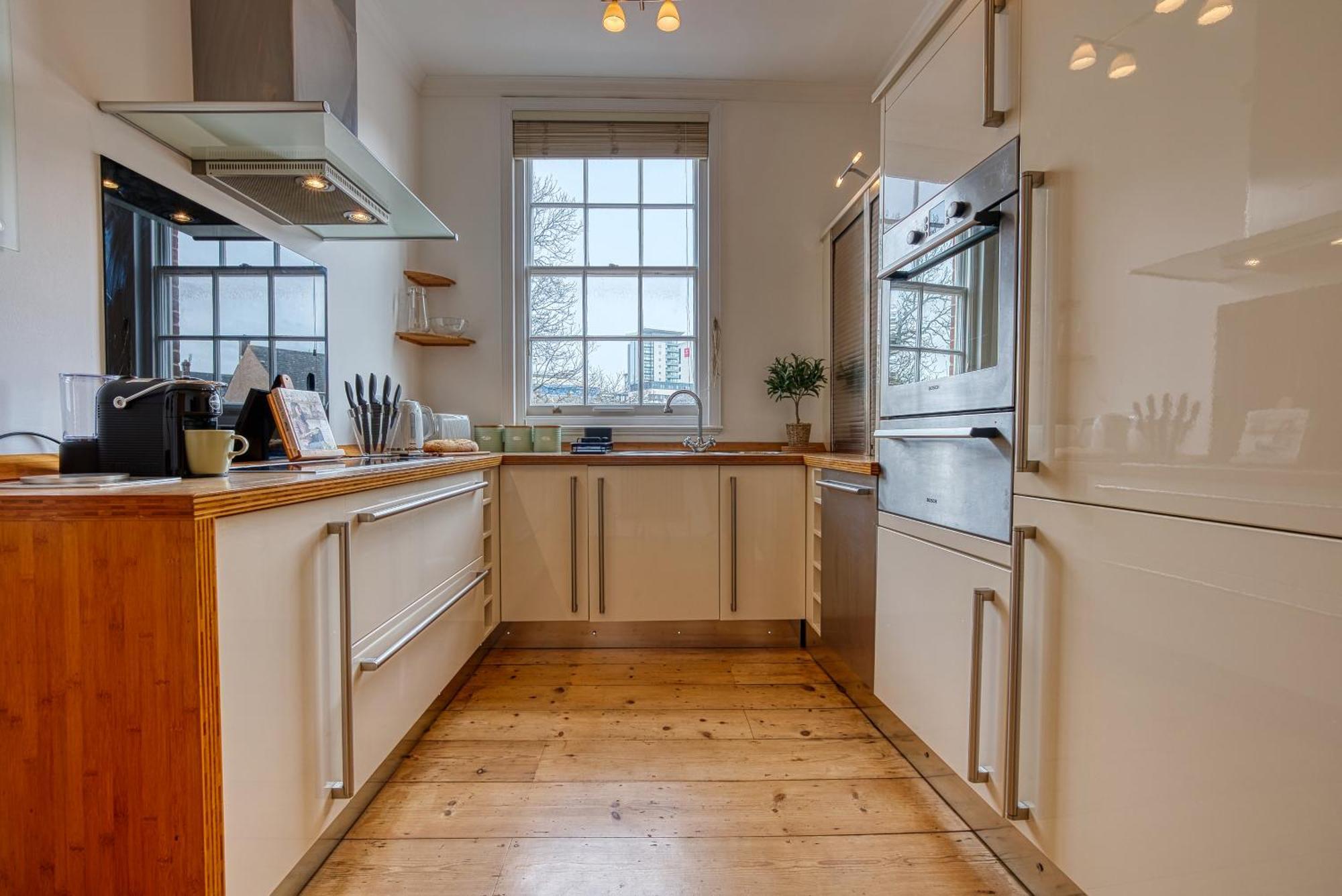 2 Bed Stunning Chic Modern Spacious Apt, Ocean Village, Southampton - Plenty Of Parking - By Blue Puffin Stays Eksteriør billede