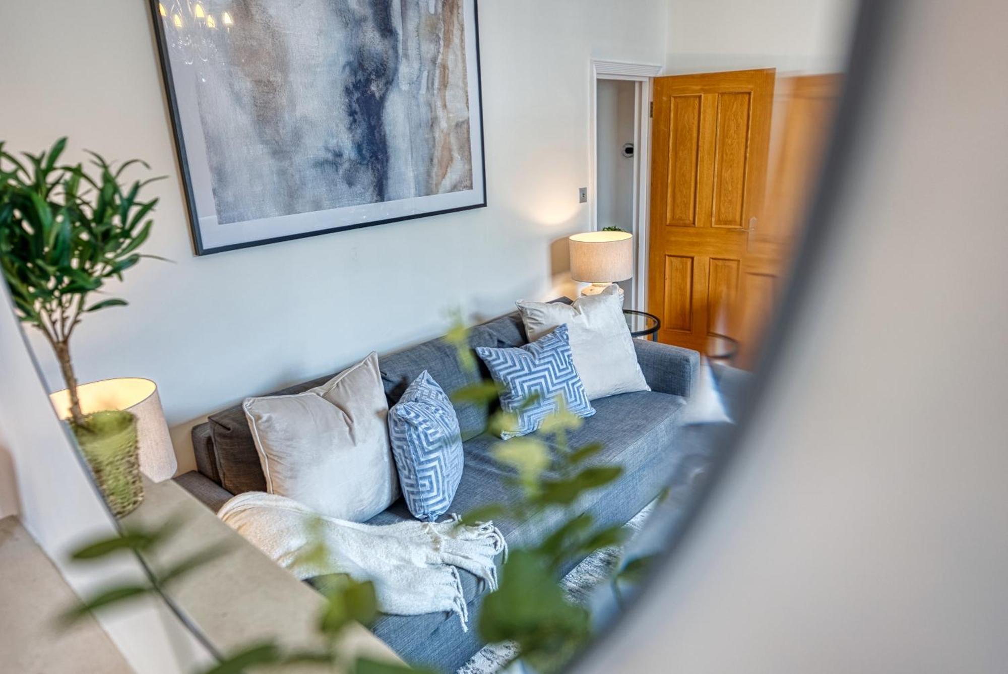 2 Bed Stunning Chic Modern Spacious Apt, Ocean Village, Southampton - Plenty Of Parking - By Blue Puffin Stays Eksteriør billede