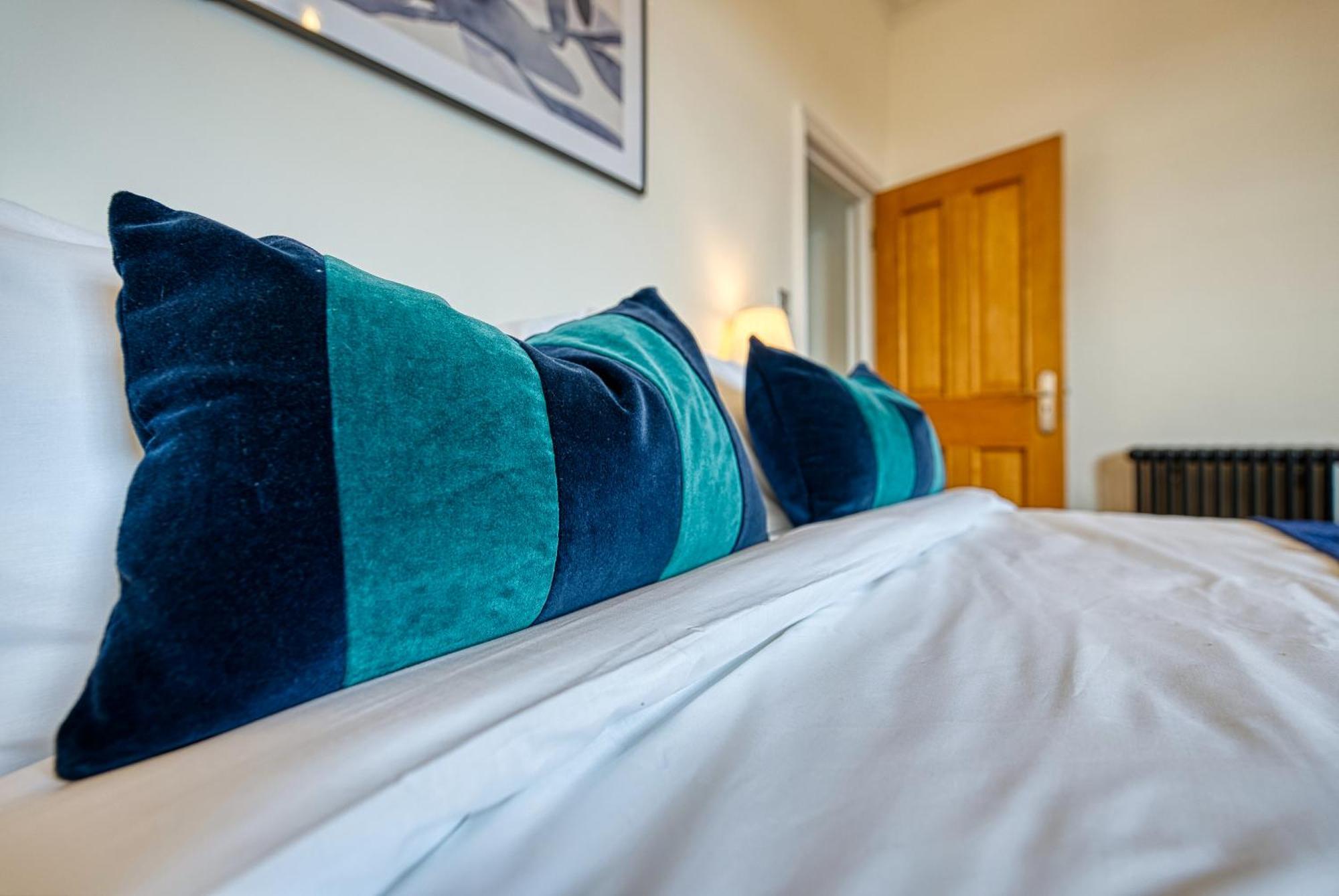 2 Bed Stunning Chic Modern Spacious Apt, Ocean Village, Southampton - Plenty Of Parking - By Blue Puffin Stays Eksteriør billede