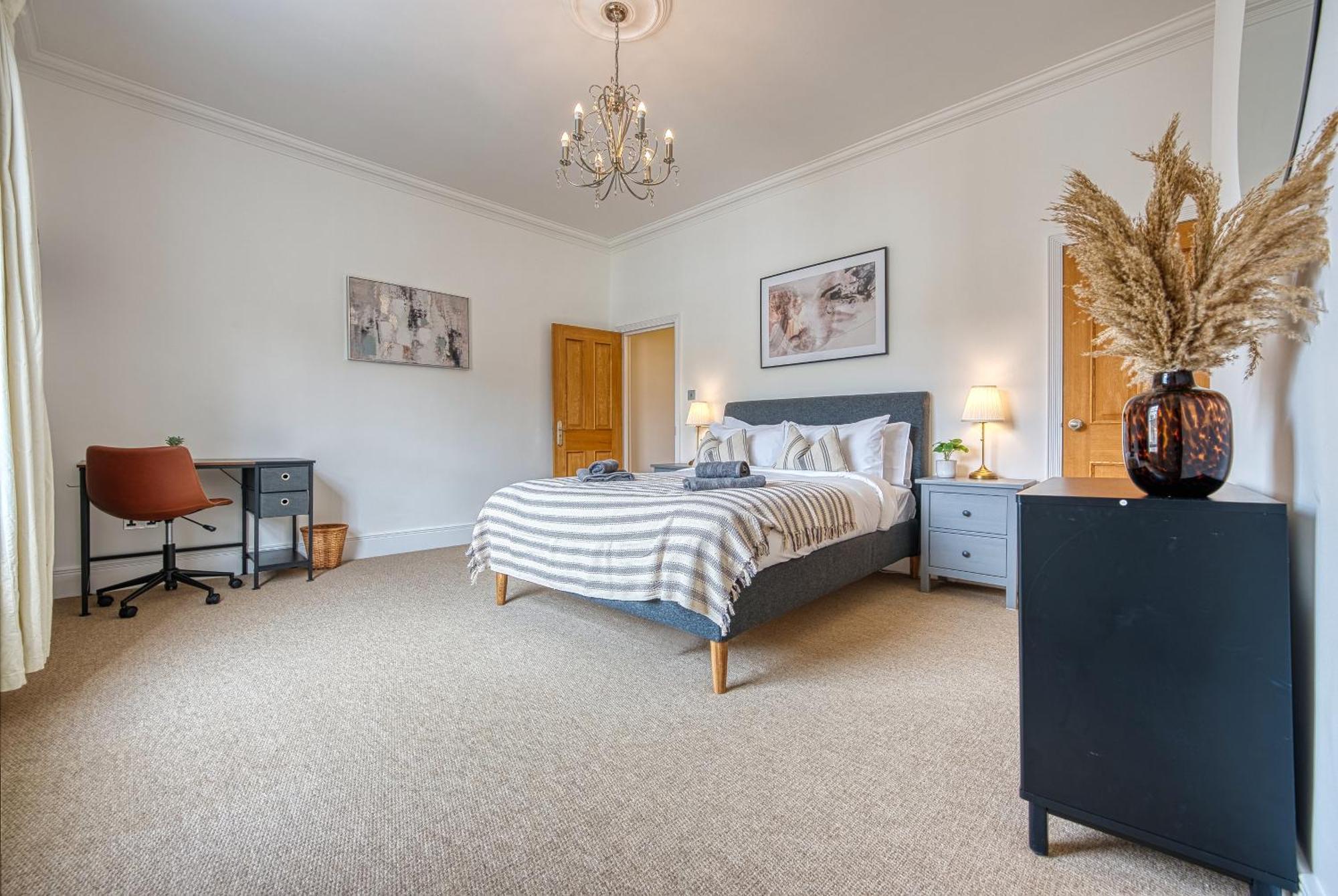 2 Bed Stunning Chic Modern Spacious Apt, Ocean Village, Southampton - Plenty Of Parking - By Blue Puffin Stays Eksteriør billede