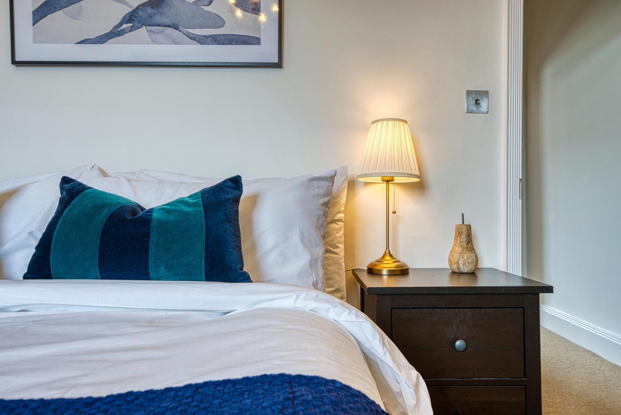 2 Bed Stunning Chic Modern Spacious Apt, Ocean Village, Southampton - Plenty Of Parking - By Blue Puffin Stays Eksteriør billede