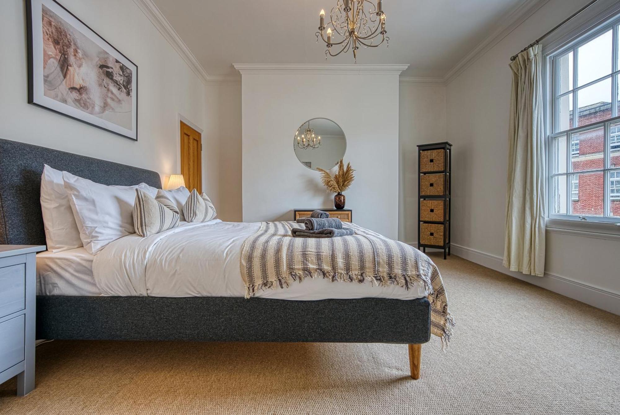 2 Bed Stunning Chic Modern Spacious Apt, Ocean Village, Southampton - Plenty Of Parking - By Blue Puffin Stays Eksteriør billede