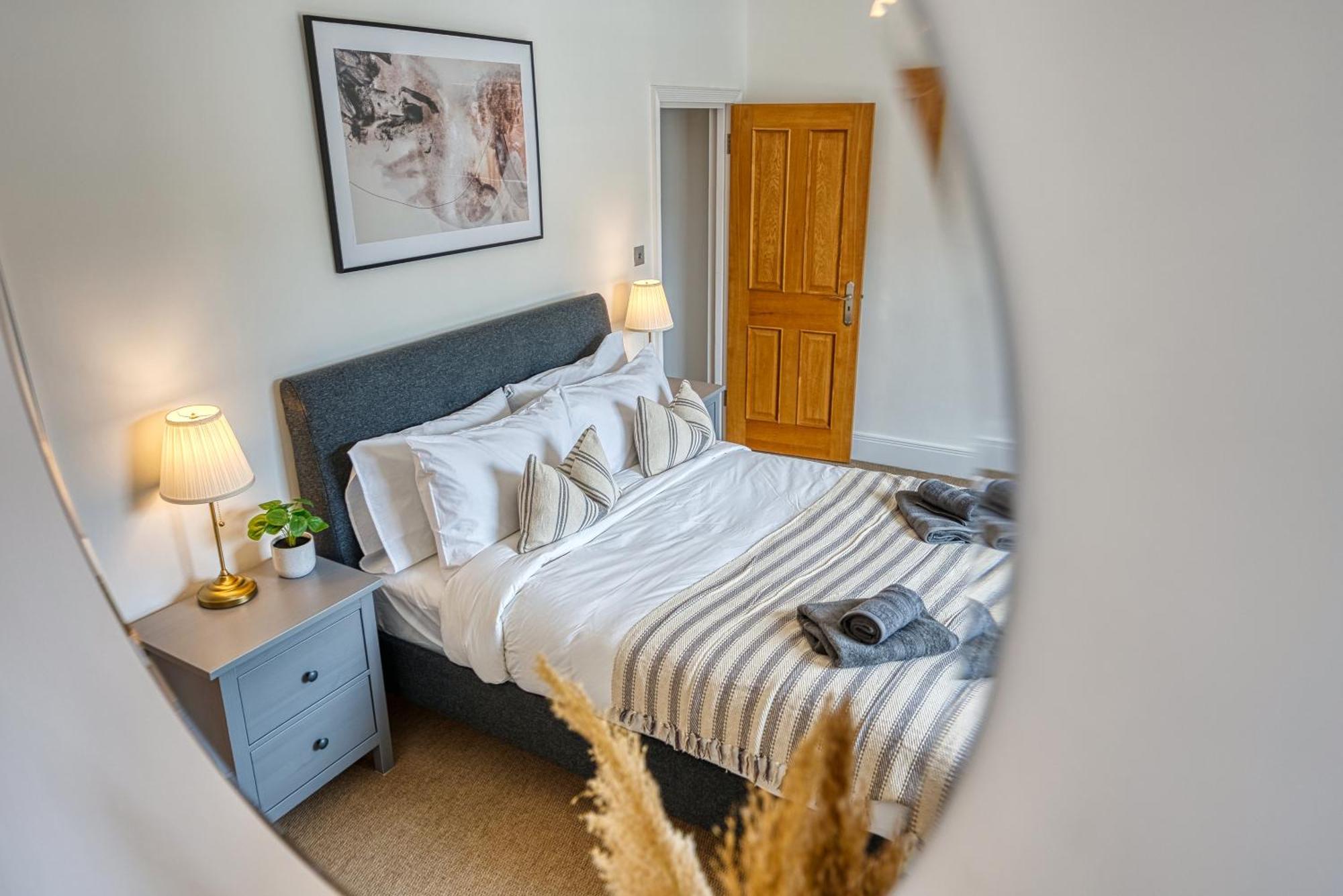 2 Bed Stunning Chic Modern Spacious Apt, Ocean Village, Southampton - Plenty Of Parking - By Blue Puffin Stays Eksteriør billede