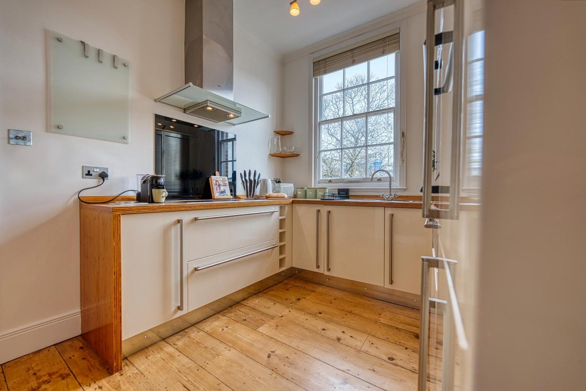 2 Bed Stunning Chic Modern Spacious Apt, Ocean Village, Southampton - Plenty Of Parking - By Blue Puffin Stays Eksteriør billede